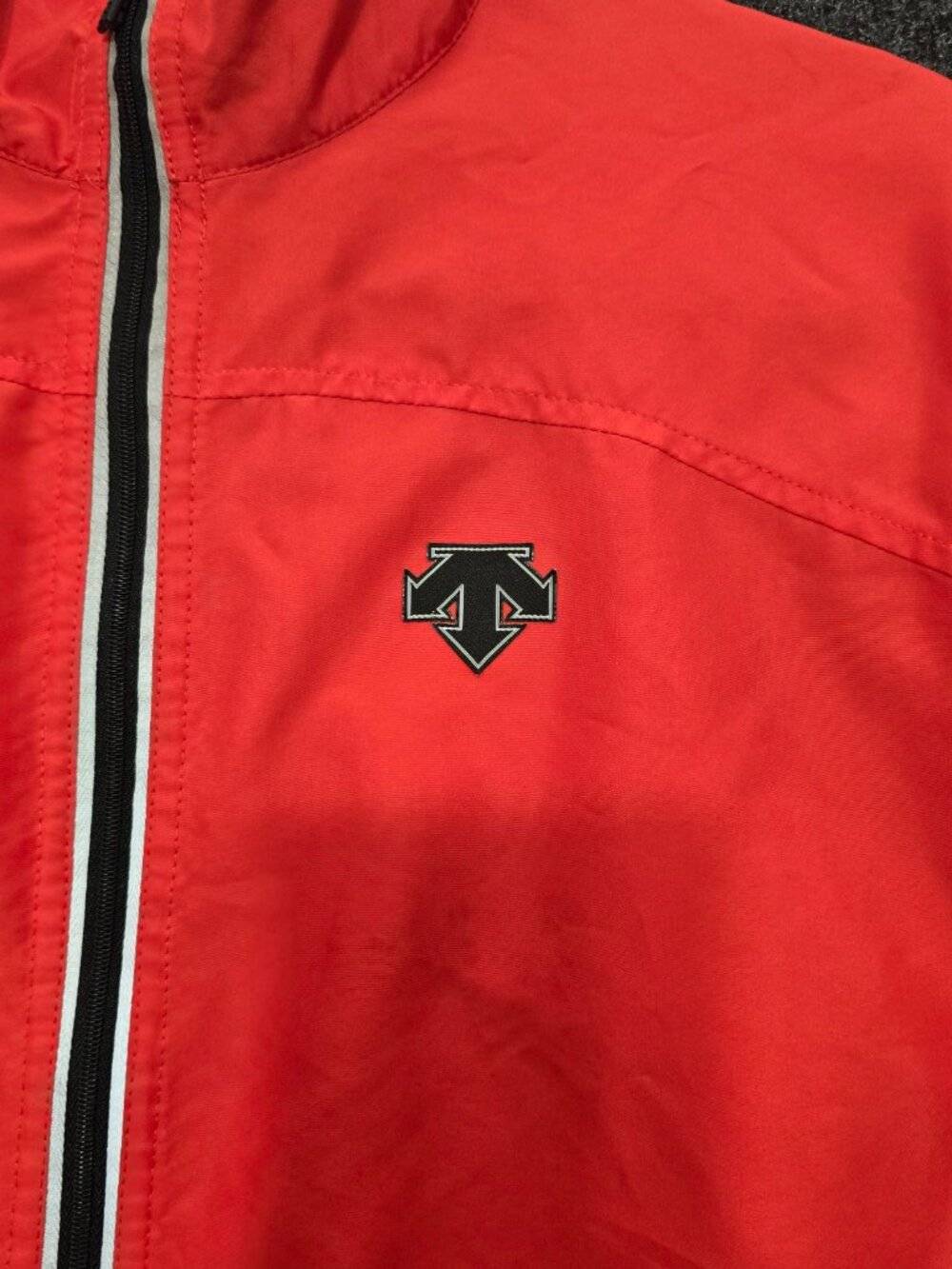 Descente Men’s 2‑in‑1 Jacket Vest Red Zip‑Off Sleeves Mesh Lined Athletic - Picture 2 of 15